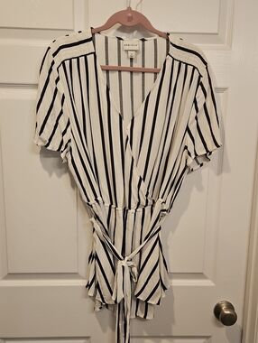 Ava & Viv White and Black Vertical Stripe Wrap Top